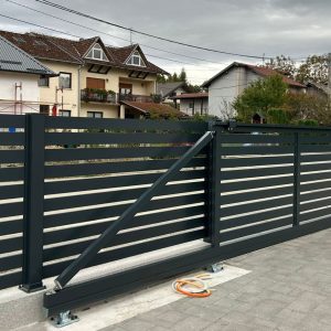 Samonosiva klizna vrata